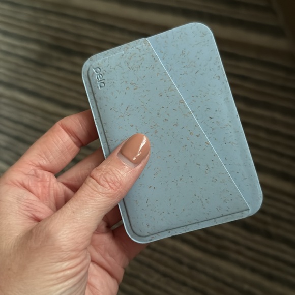 BRAND NEW Pela mini wallet - Picture 4 of 5